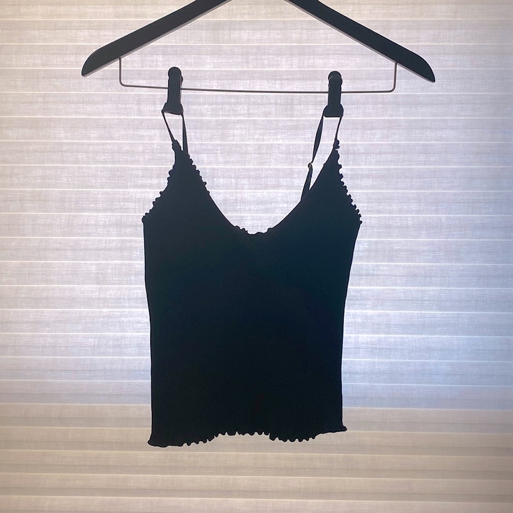Free people xs/s black ruffled cropped tank top.